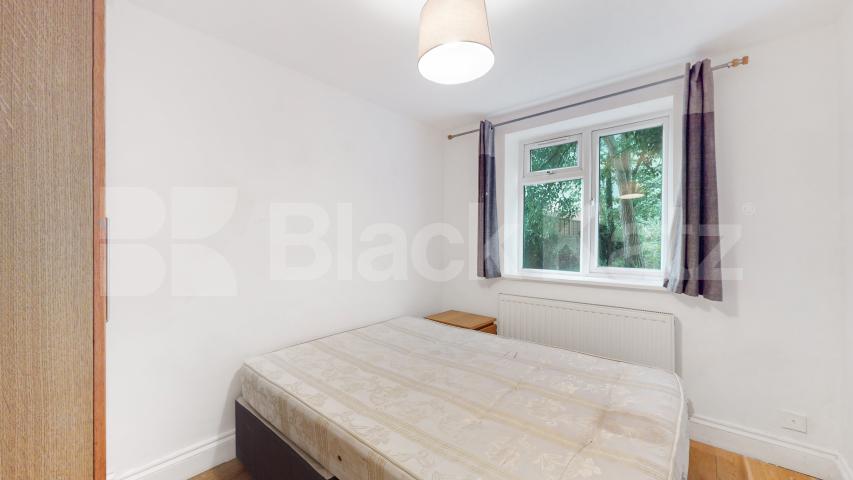 Stylish 3 Bedroom Flat on Quiet Residential Street Rochester Road, Camden